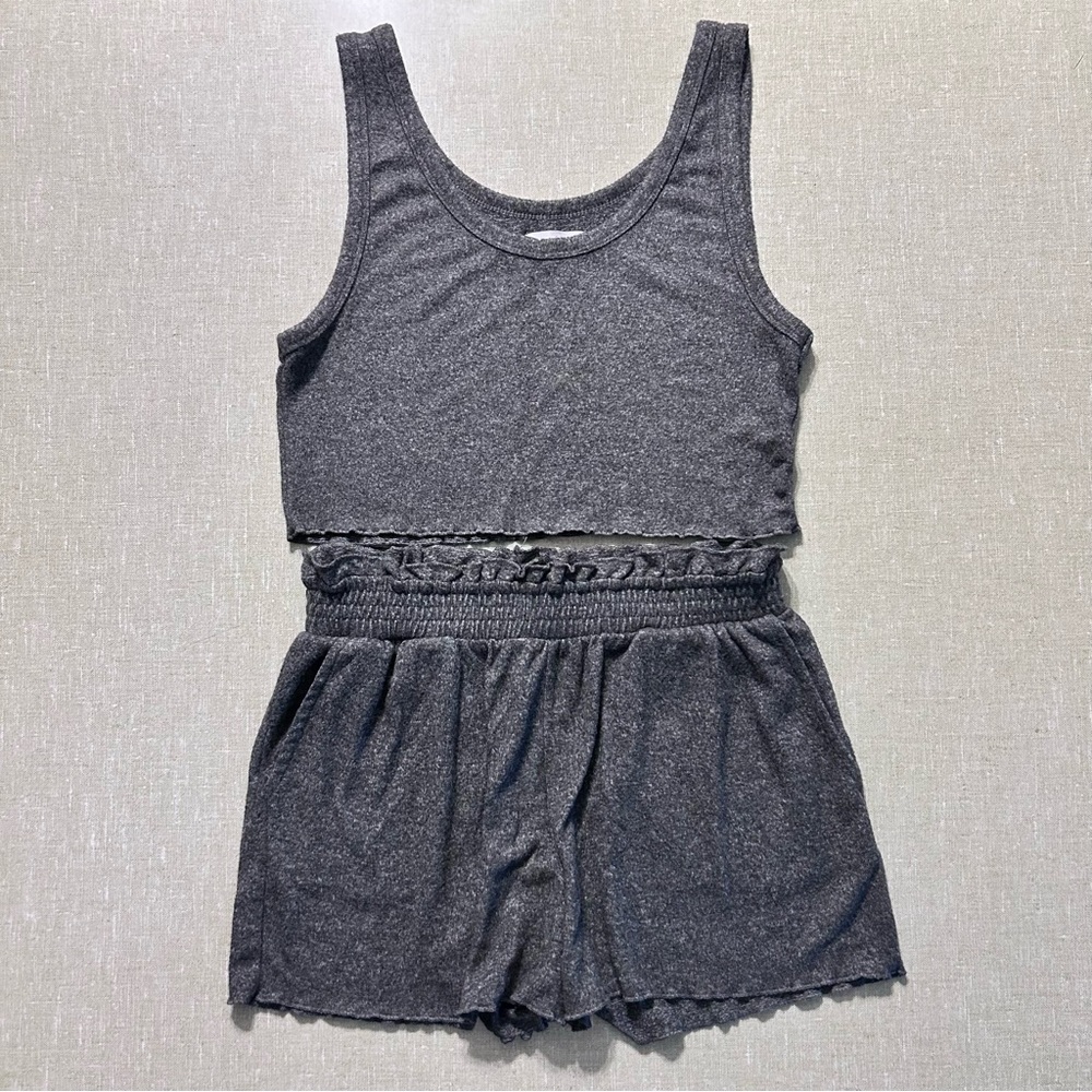 Colsie Gray Sleeveless Two piece with Elastic Waist
